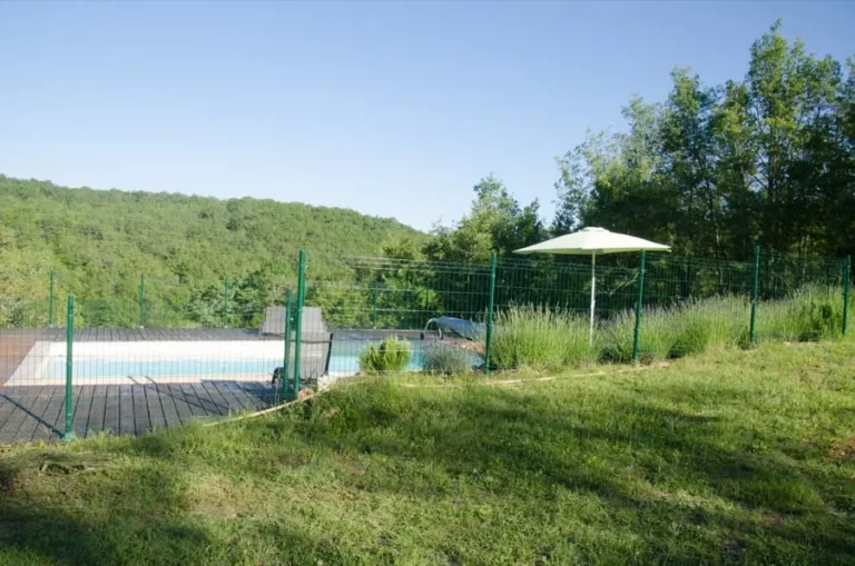 le villajou vue de la piscine